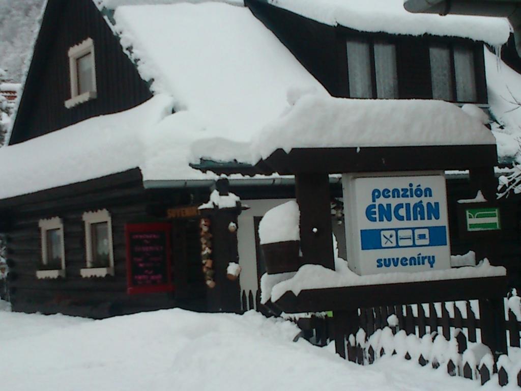 Penzion Encian Mýto pod Ďumbierom エクステリア 写真